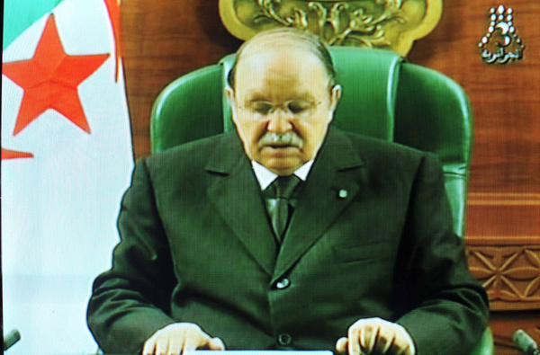 Bouteflika annonce une prochaine révision de la Constitution